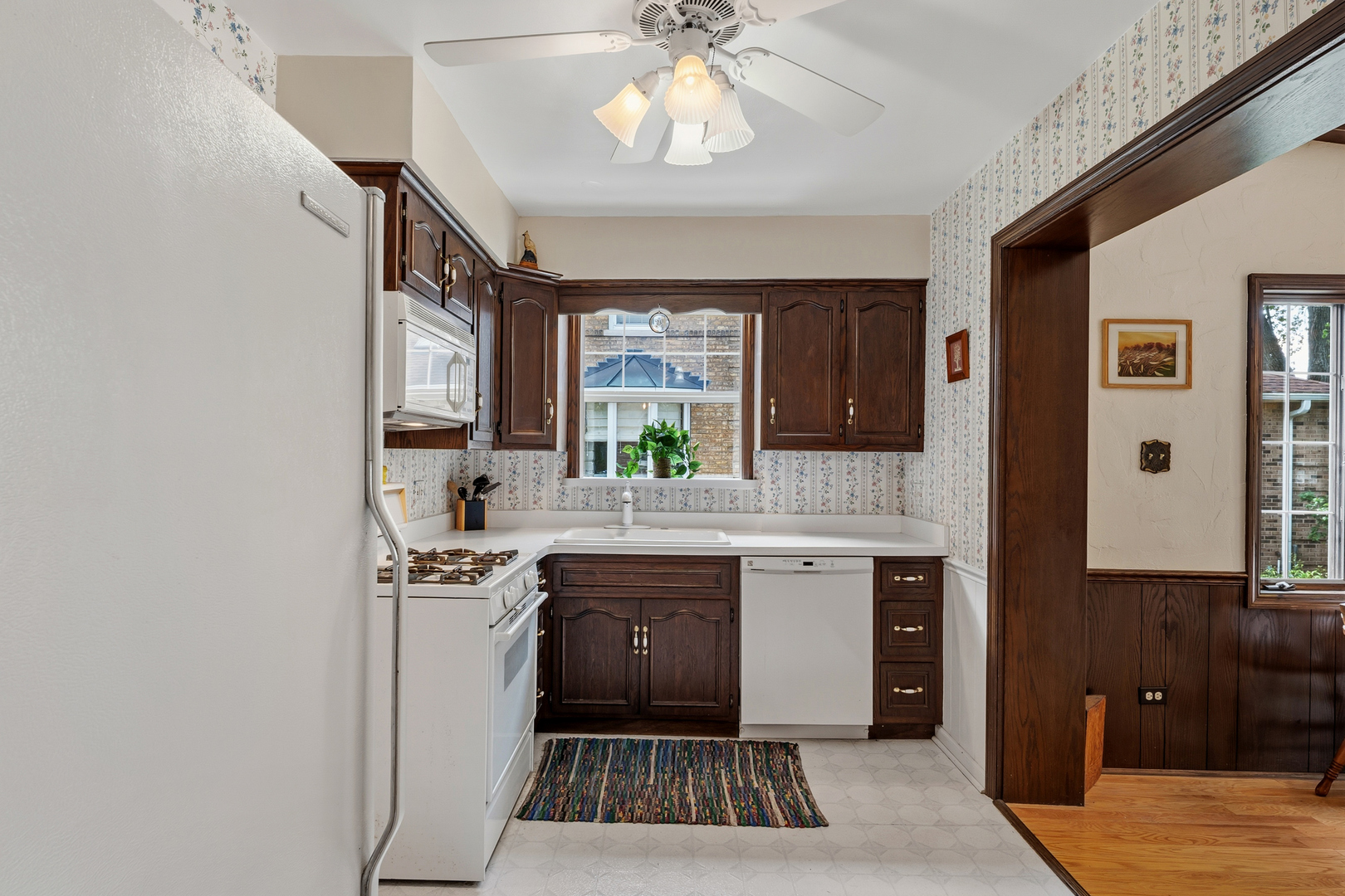 204 Parkview Road Riverside, IL 60546 - Photo 6 of 26