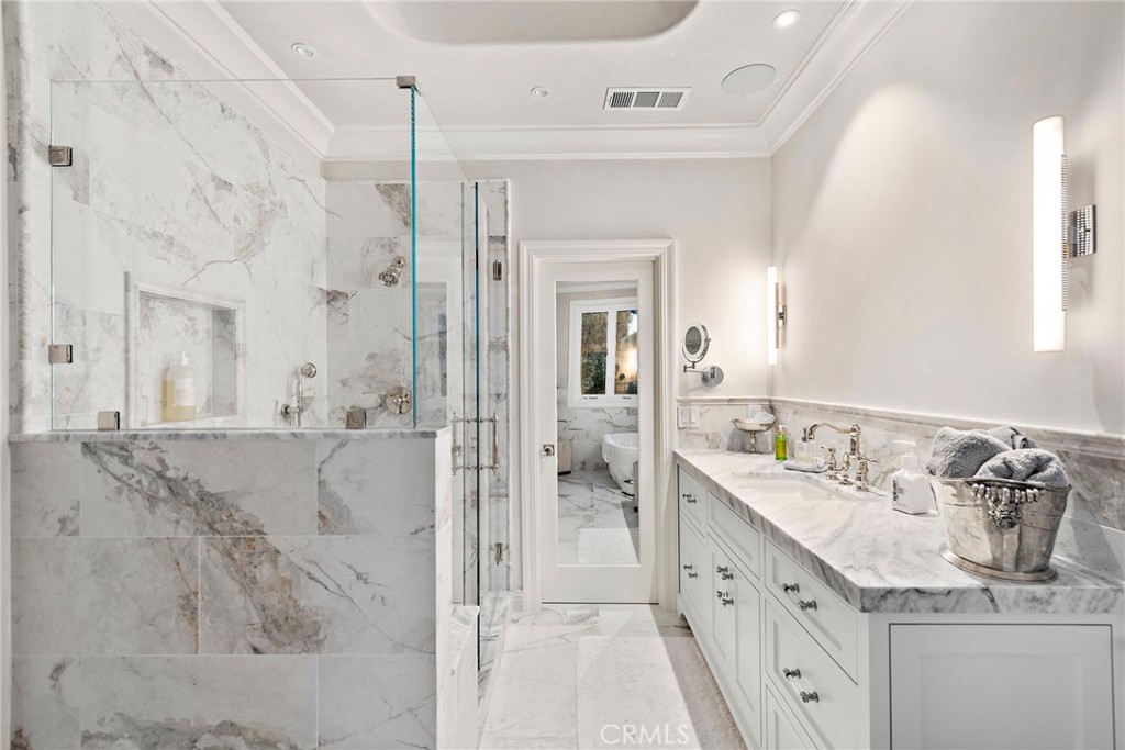 29 Siena Laguna Niguel, CA 92677 - Photo 32 of 46 Primary Bathroom to the Walk-in Closet