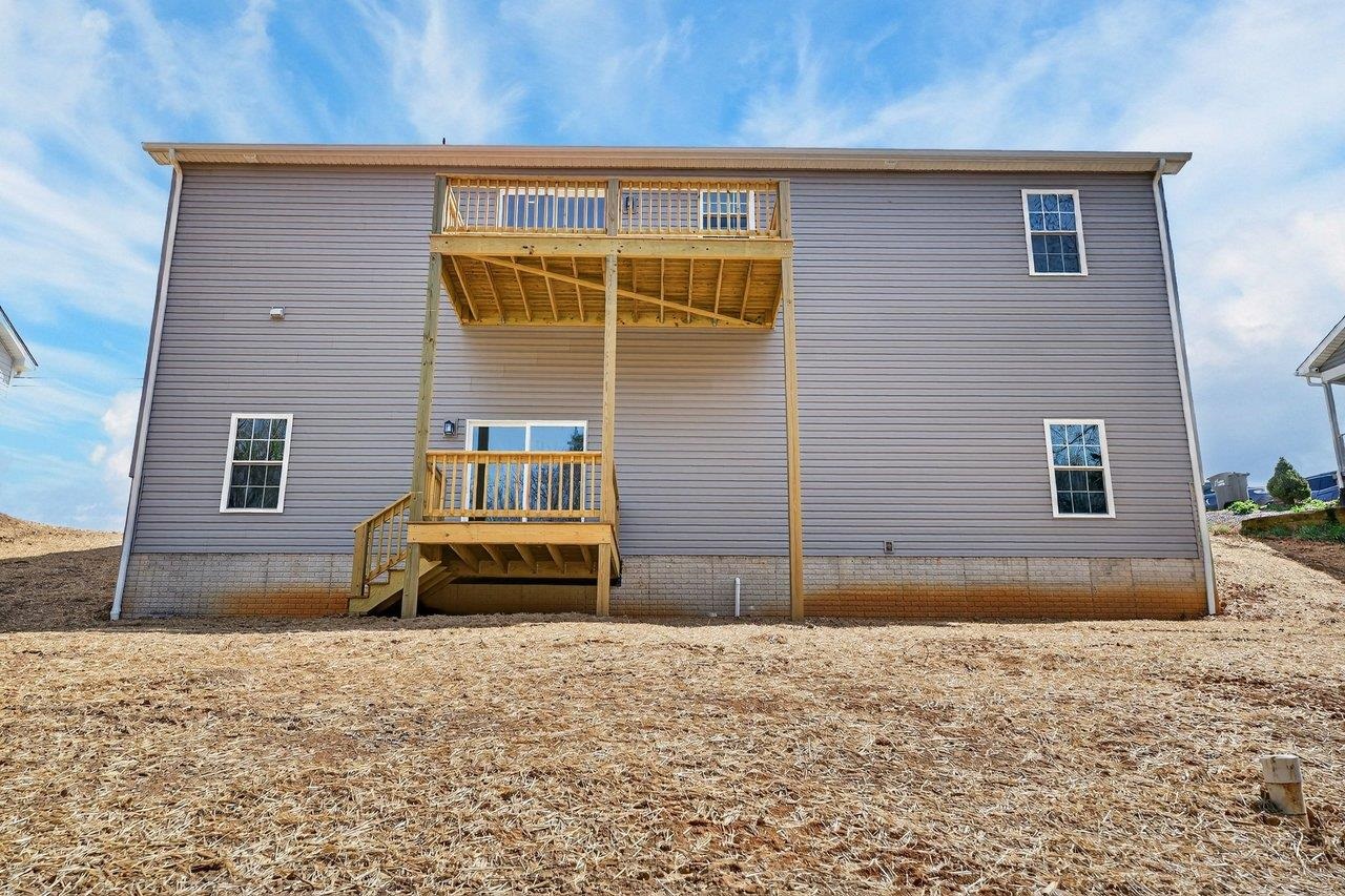 254 Locustdale Loop Shenandoah, VA 22849 - Photo 8 of 58 a front view of a house