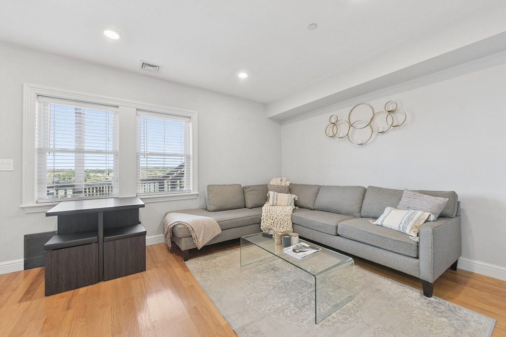 214-216 East Eagle Street, Unit 5 Boston, MA 02128 - Photo 5 of 16