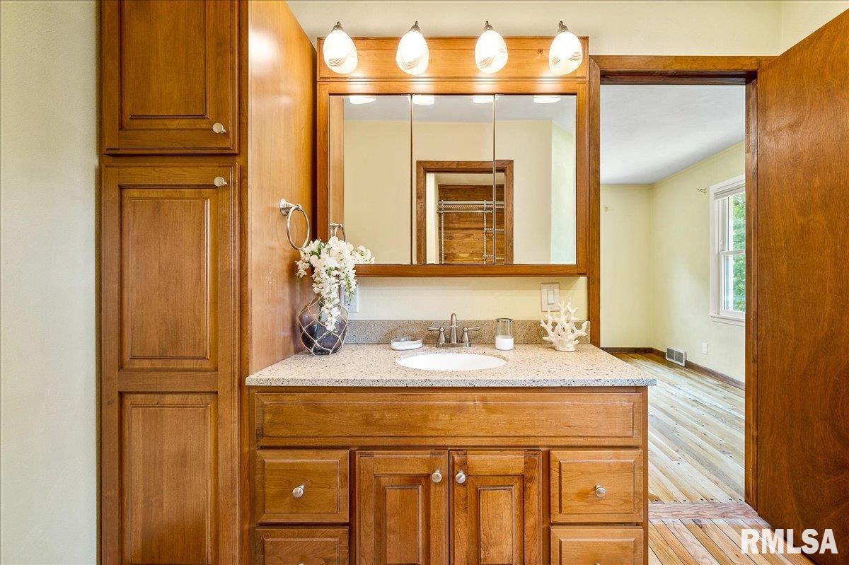 608 Highview Road East Peoria, IL 61611 - Photo 12 of 24 Gallery Image 12