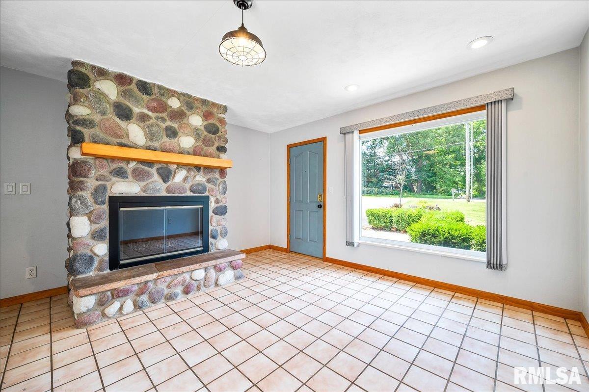 608 Highview Road East Peoria, IL 61611 - Photo 5 of 24 Gallery Image 5