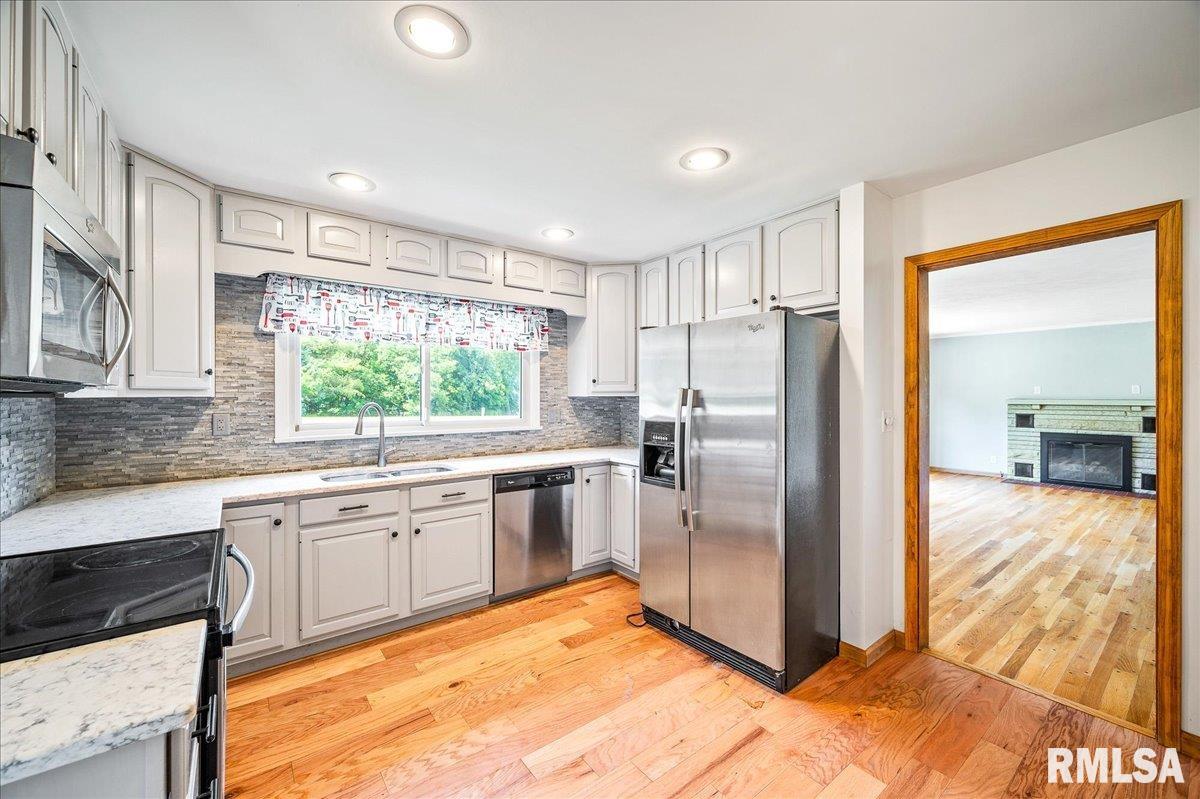 608 Highview Road East Peoria, IL 61611 - Photo 6 of 24 Gallery Image 6