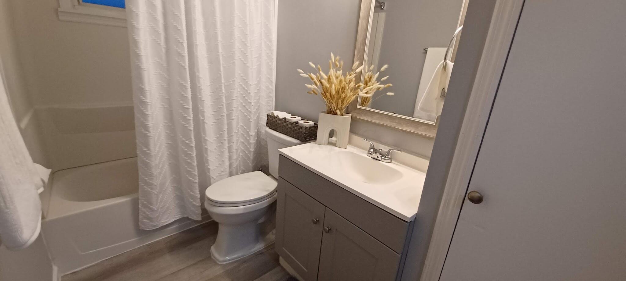1831 Lonsdale Road Columbus, OH 43232 - Photo 13 of 24 Bath