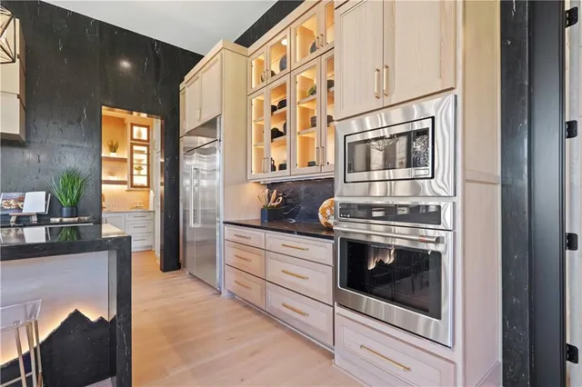 $2,195,000 | 3256 West 133rd Terrace, Leawood, KS 66209