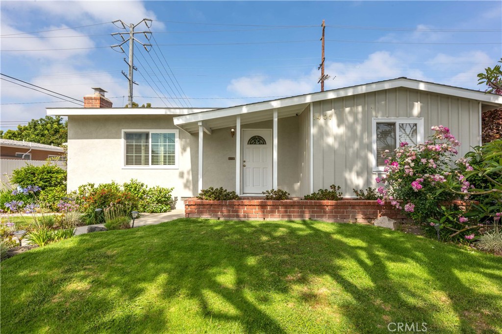 1401 Hackett Avenue Long Beach, CA 90815 - Photo 2 of 48 a front view of house with yard and green space