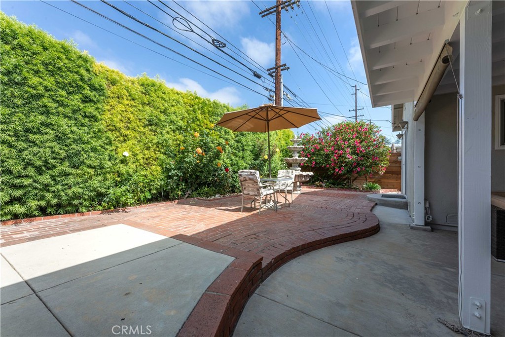 1401 Hackett Avenue Long Beach, CA 90815 - Photo 43 of 48 a view of a backyard with a patio