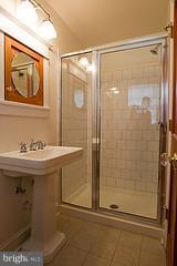 9508 Saybrook Avenue Silver Spring, MD 20901 - Photo 12 of 28 Bath