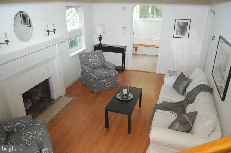 9508 Saybrook Avenue Silver Spring, MD 20901 - Photo 17 of 28 Living Room