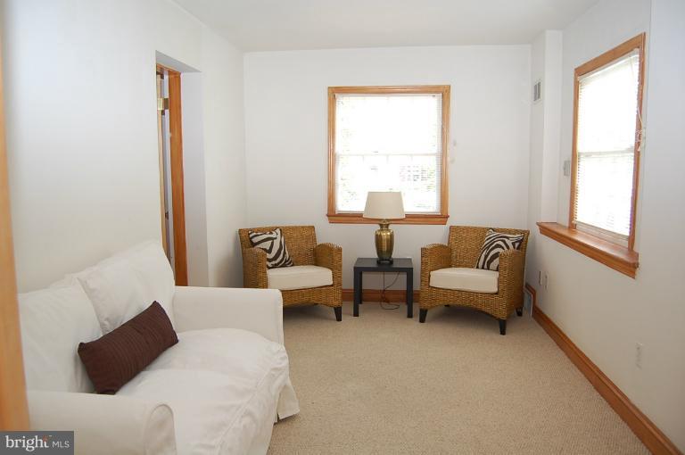 9508 Saybrook Avenue Silver Spring, MD 20901 - Photo 3 of 28 Family Room