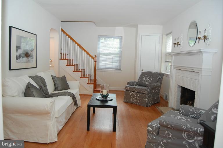 9508 Saybrook Avenue Silver Spring, MD 20901 - Photo 24 of 28 Living Room