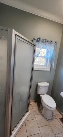 a view of a big room with closet