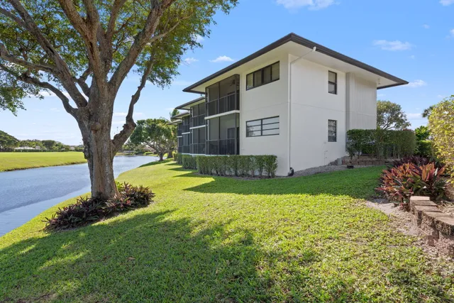 $275,000 | 451 Greensward Lane, Unit 201B, Delray Beach, FL 33445