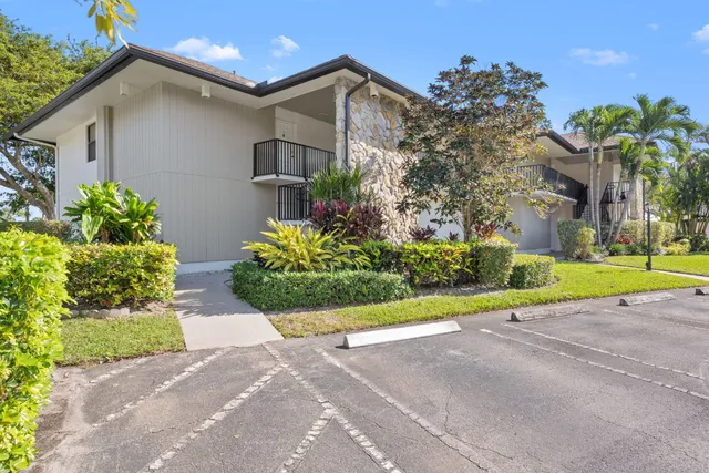 $275,000 | 451 Greensward Lane, Unit 201B, Delray Beach, FL 33445