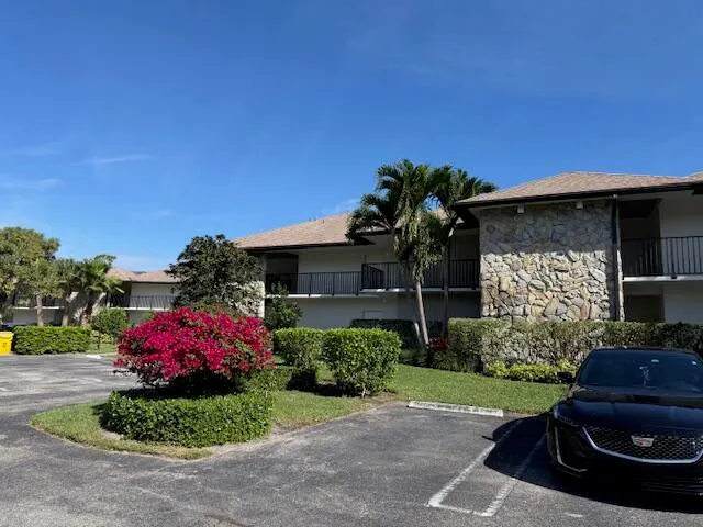 $275,000 | 451 Greensward Lane, Unit 201B, Delray Beach, FL 33445