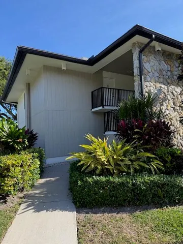 $275,000 | 451 Greensward Lane, Unit 201B, Delray Beach, FL 33445