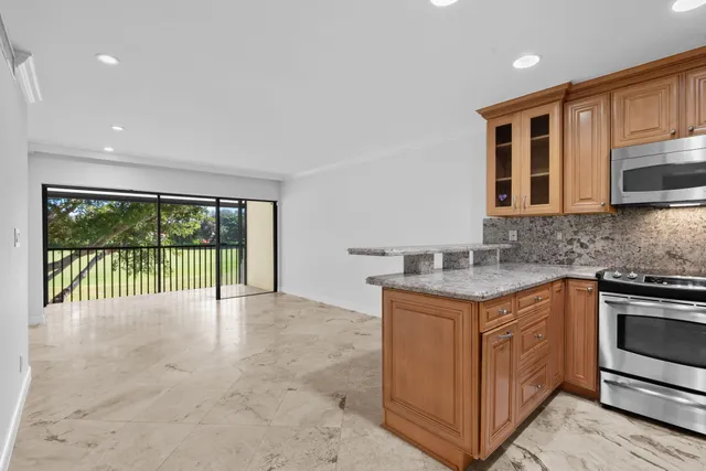 $275,000 | 451 Greensward Lane, Unit 201B, Delray Beach, FL 33445