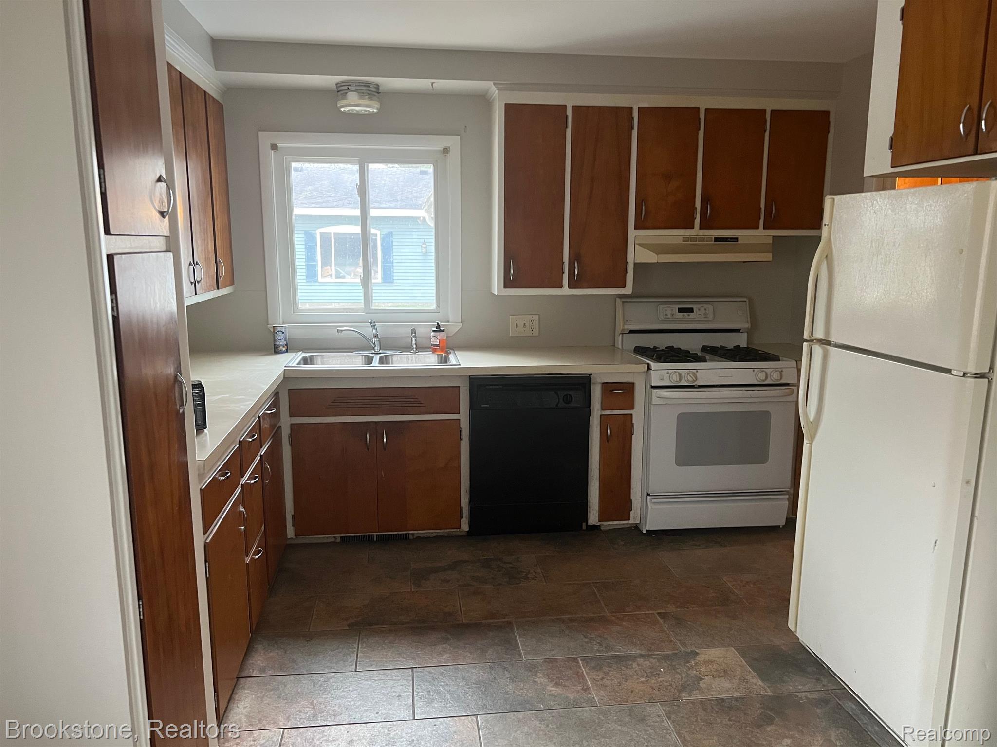 6461 Silver Lake Road Linden, MI 48451 - Photo 12 of 36