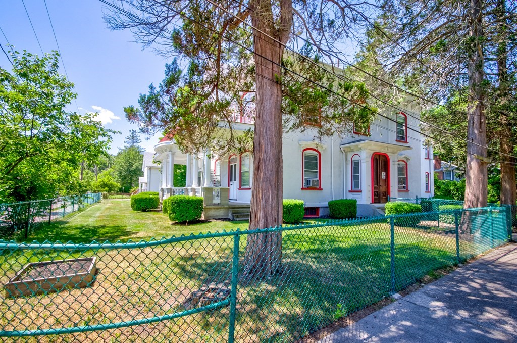73 Elm Road Newton, MA 02460 - Photo 3 of 29