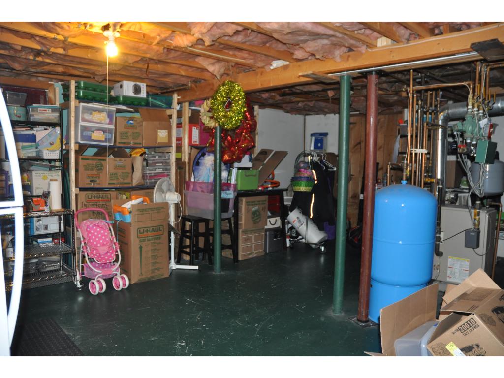 1060 Mammoth Road Manchester, NH 03104 - Photo 18 of 20