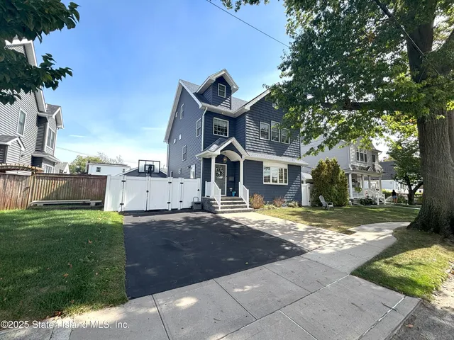 $1,299,900 | 199 Willowbrook Road | Westerleigh