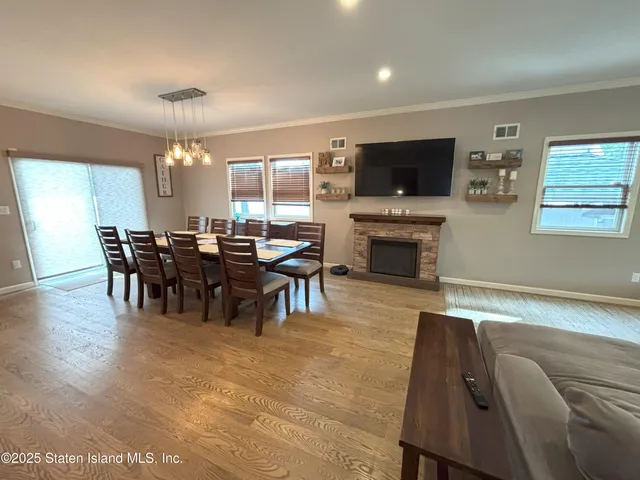 $1,299,900 | 199 Willowbrook Road | Westerleigh