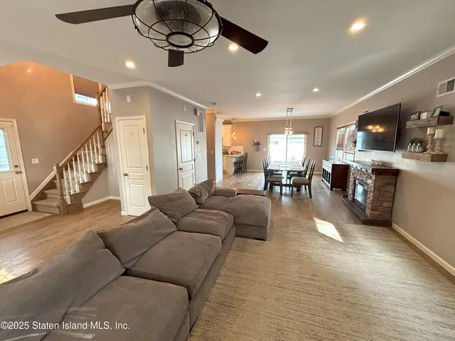 $1,299,900 | 199 Willowbrook Road | Westerleigh