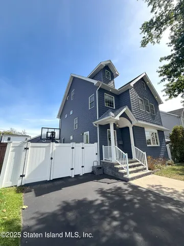 $1,299,900 | 199 Willowbrook Road | Westerleigh