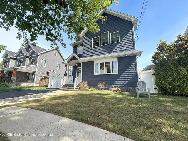 $1,299,900 | 199 Willowbrook Road | Westerleigh