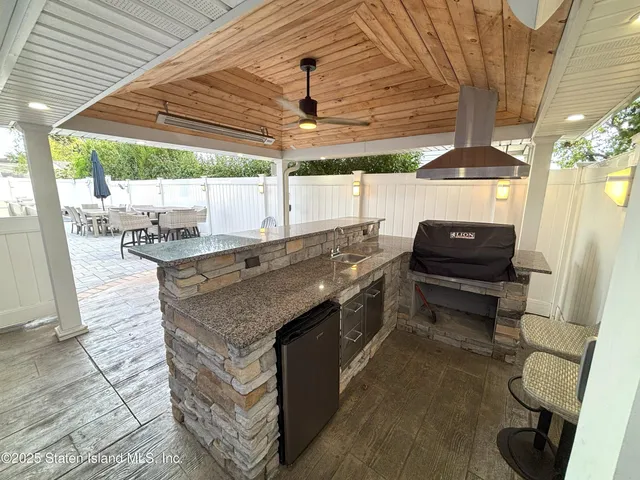 $1,299,900 | 199 Willowbrook Road | Westerleigh