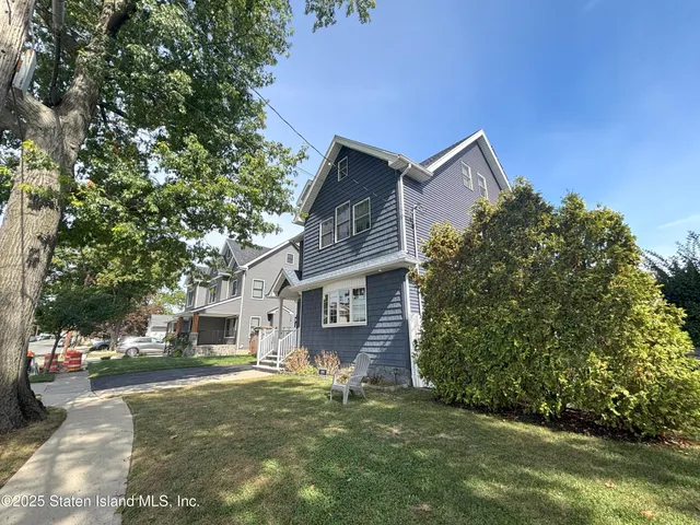 $1,299,900 | 199 Willowbrook Road | Westerleigh