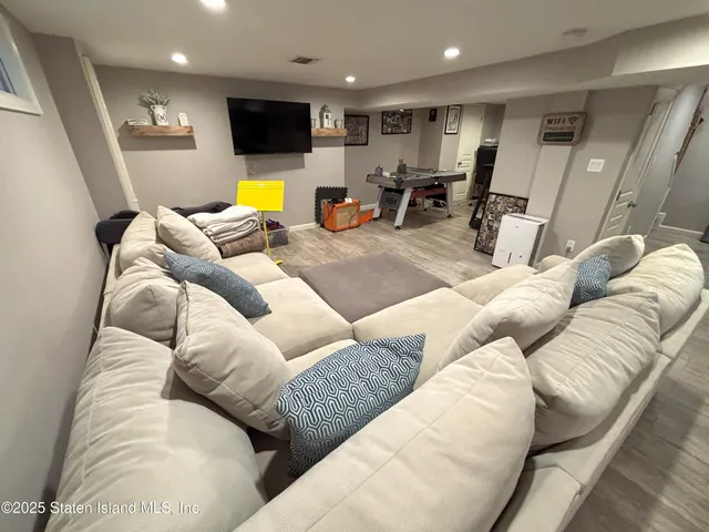 $1,299,900 | 199 Willowbrook Road | Westerleigh