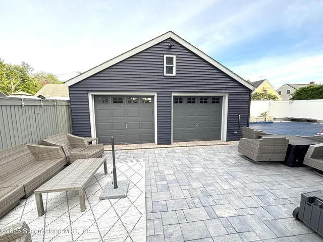 $1,299,900 | 199 Willowbrook Road | Westerleigh