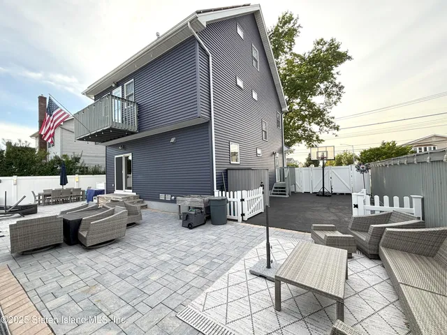 $1,299,900 | 199 Willowbrook Road | Westerleigh