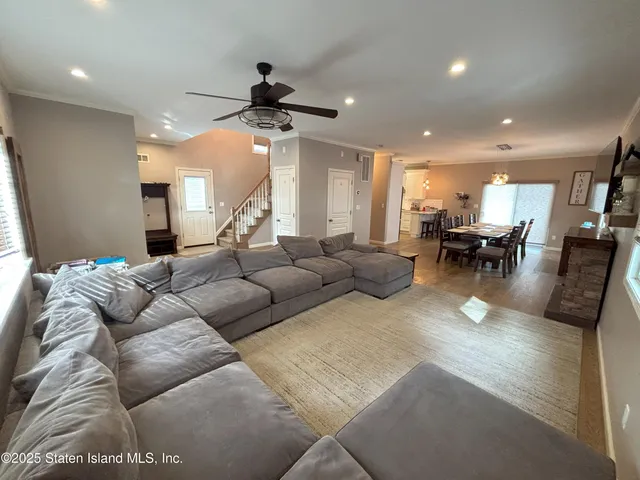 $1,299,900 | 199 Willowbrook Road | Westerleigh