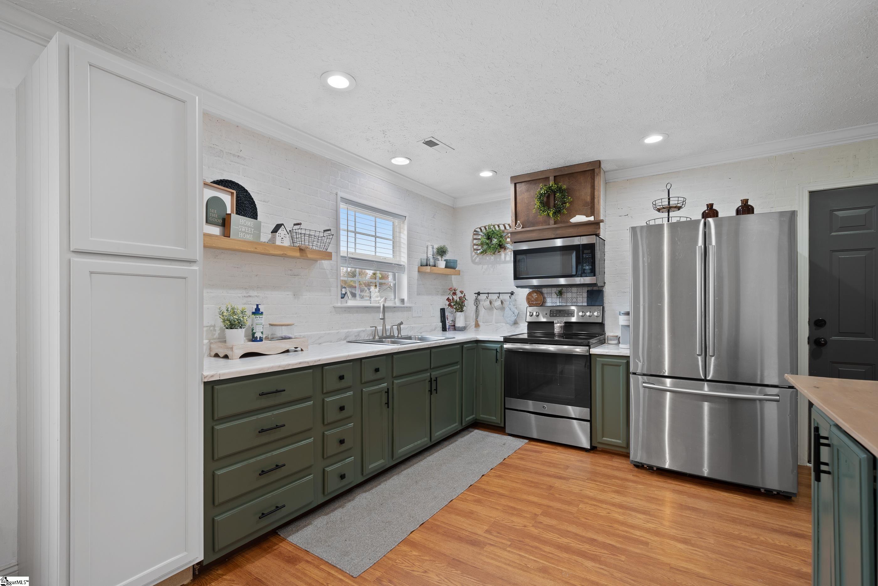262 Gibbs Road Wellford, SC 29385 - Photo 16 of 34