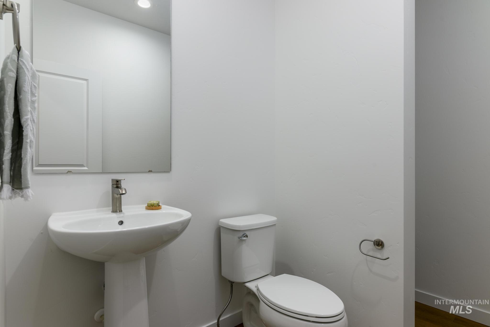 2087 West Gelding Street Middleton, ID 83644 - Photo 5 of 41 Bathroom featuring baseboards and wood finished floors
