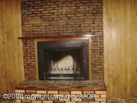 518 South Colgate Street Perryton, TX 79070 - Photo 3 of 4 wood burning fire place