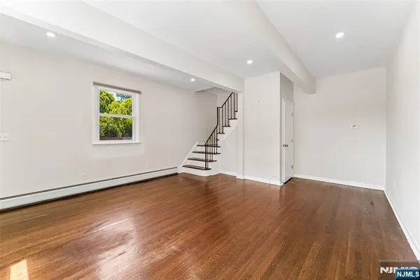 $4,250 | 42 West Ridgewood Avenue, Paramus, NJ 07652