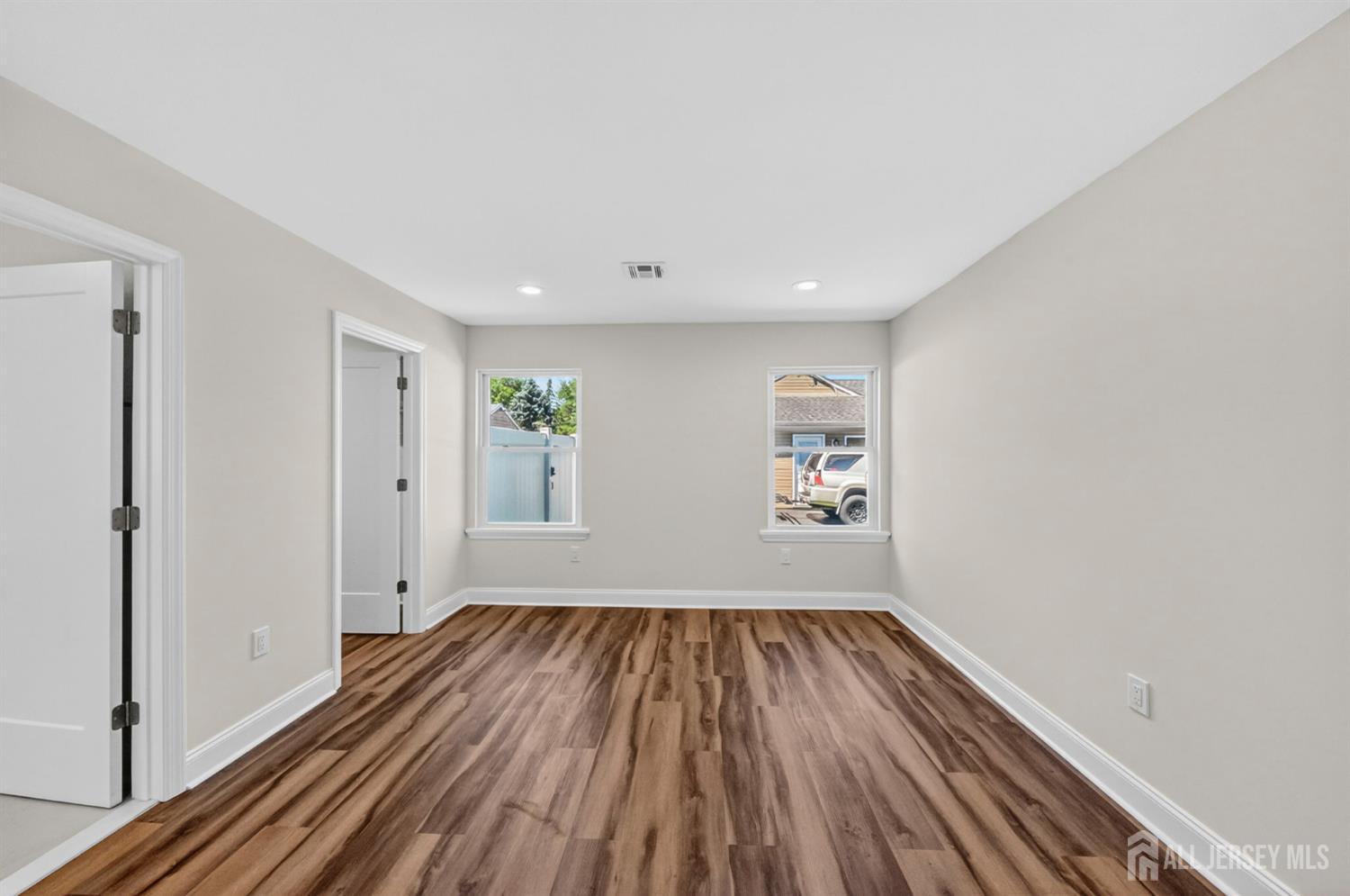 19 Springdale Road Kendall Park, NJ 08824 - Photo 22 of 41