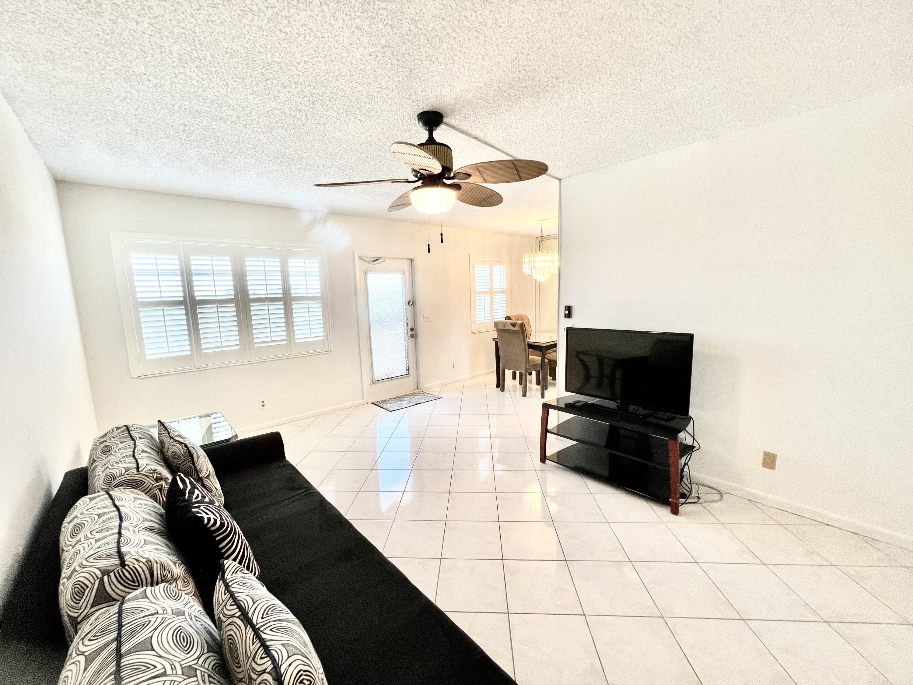 4047 Wolverton C, Unit C Boca Raton, FL 33434 - Photo 9 of 29 IMG_8556