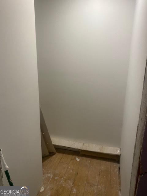 1573 Campbellton Road Southwest Atlanta, GA 30311 - Photo 16 of 22 close up of a white marble wall