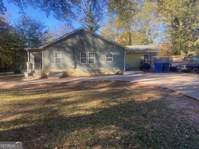 1573 Campbellton Road Southwest Atlanta, GA 30311 - Photo 5 of 22 a backyard of a house with barbeque oven table and chairs