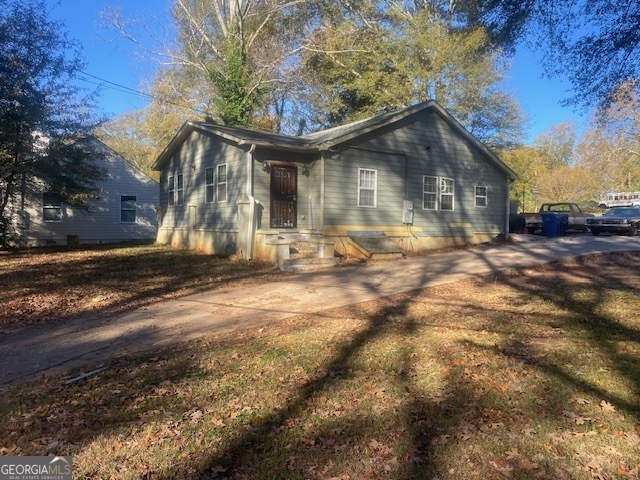 1573 Campbellton Road Southwest Atlanta, GA 30311 - Photo 6 of 22 a view of a house with a yard