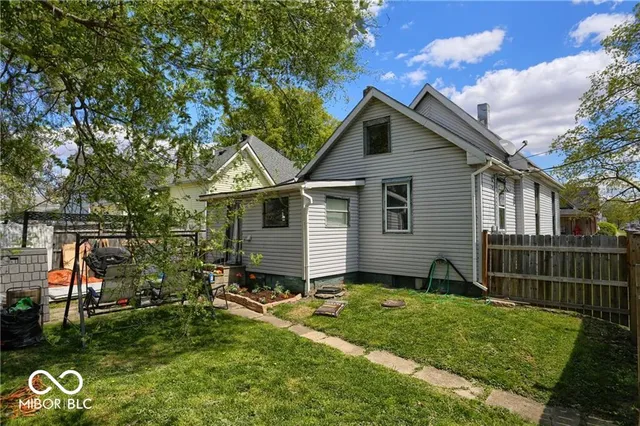 $1,395 | 879 South Tompkins Street, Shelbyville, IN 46176