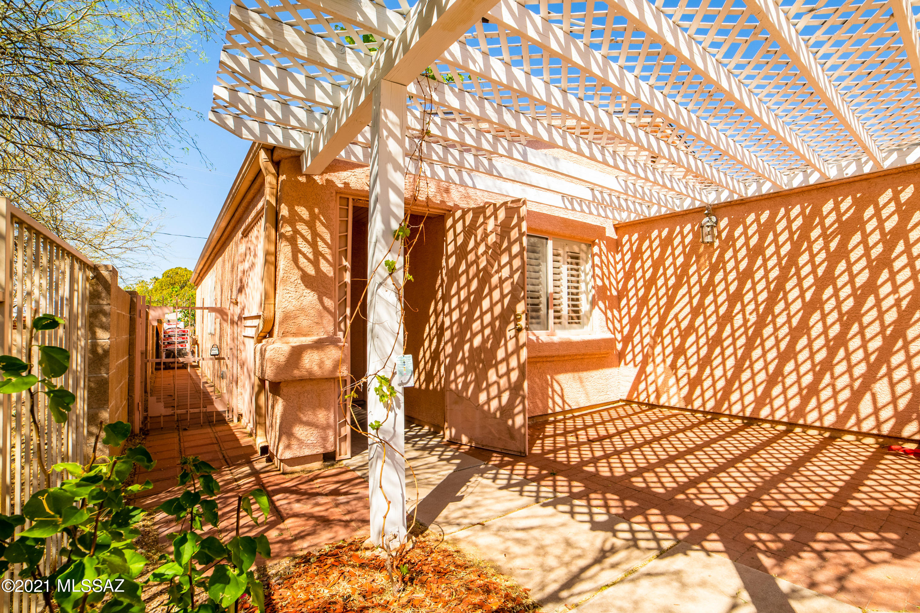 7325 East Cross Ridge Place Tucson, AZ 85710 - Photo 2 of 19