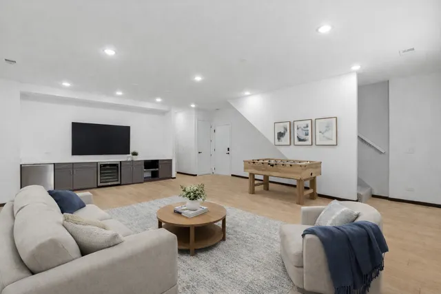 $775,000 | 5830 North Lincoln Avenue, Unit 1S, Chicago, IL 60659