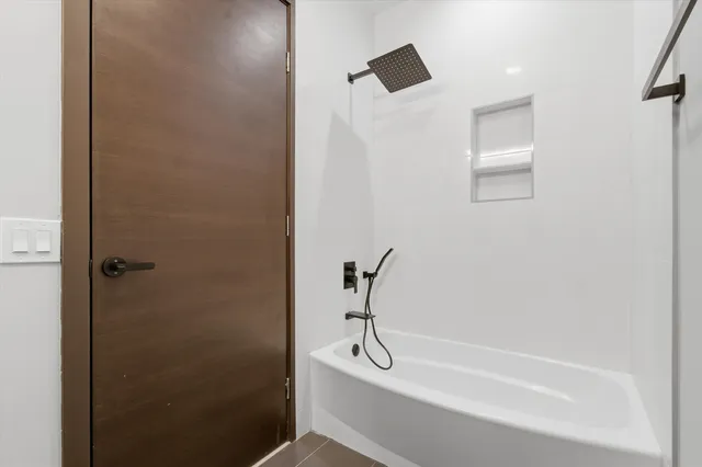 $775,000 | 5830 North Lincoln Avenue, Unit 1S, Chicago, IL 60659