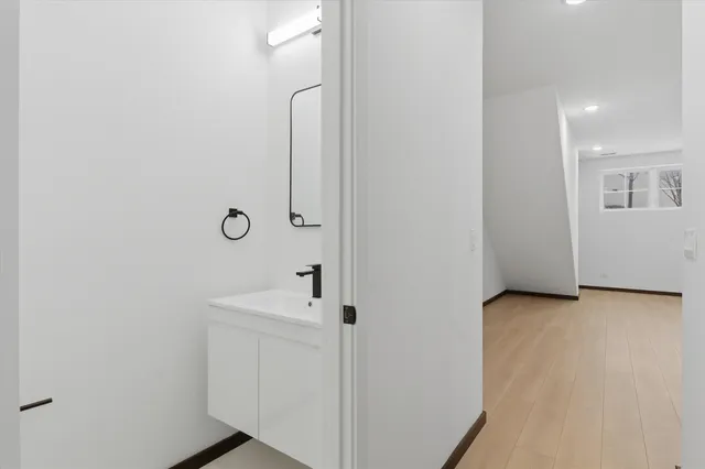 $775,000 | 5830 North Lincoln Avenue, Unit 1S, Chicago, IL 60659