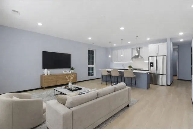 $775,000 | 5830 North Lincoln Avenue, Unit 1S, Chicago, IL 60659